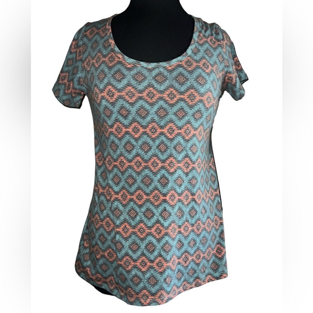🐘NWT LulaRoe “Classic T” T-Shirt
